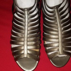 sandal 2 inch heel